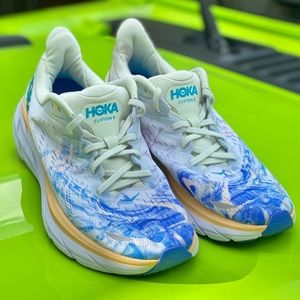 HOKA one one Women’s 9.5 Clifton 8 athletic Running Shoes Together blue swirl